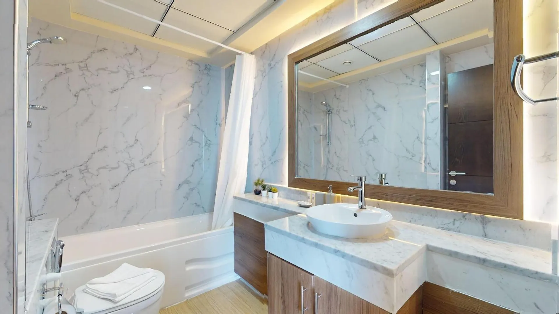 Apartment With 1 Bedroom In Marina Torch - Al Marsa St - Dubai 0*,